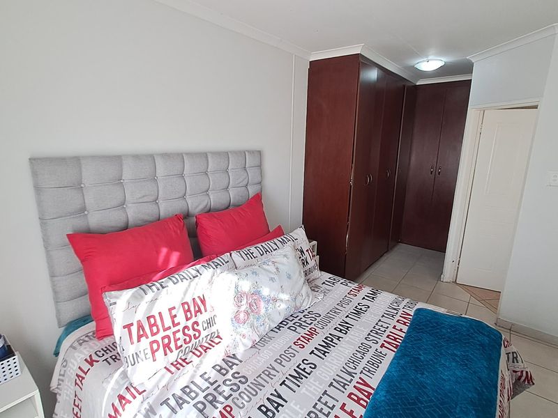 MODERN 3 BEDROOM TOWNHOUSE IN HILLSIDE, BLOEMFONTEIN - Photo 5