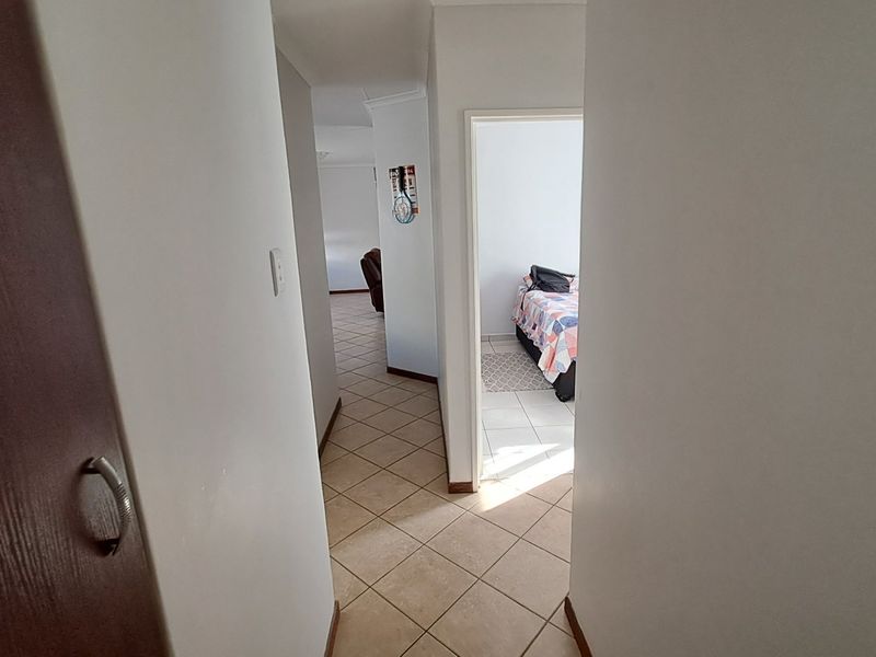 MODERN 3 BEDROOM TOWNHOUSE IN HILLSIDE, BLOEMFONTEIN - Photo 7