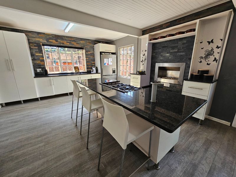 Large Home, Entertainers Paradise, Renovated - Photo 4