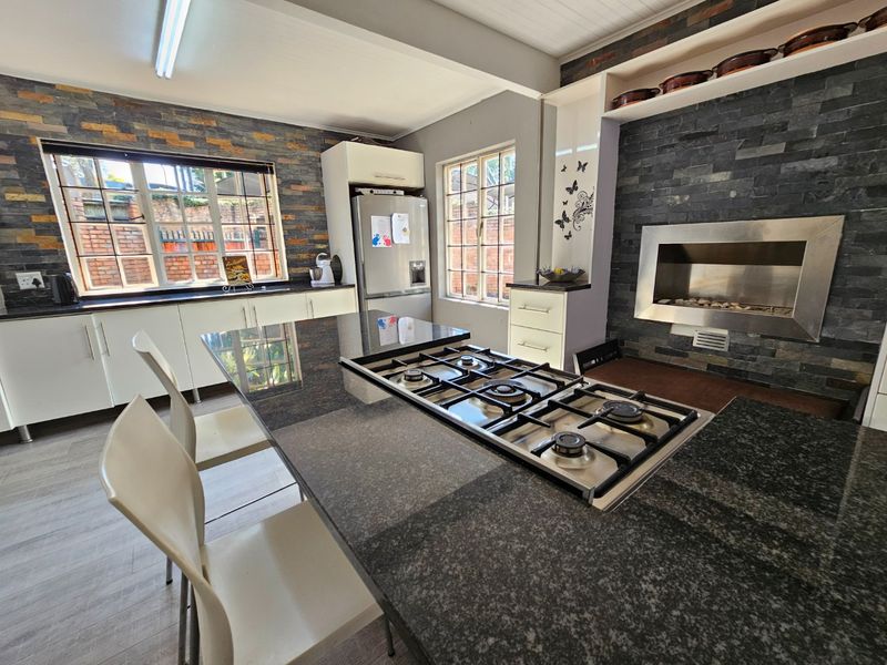 Large Home, Entertainers Paradise, Renovated - Photo 5