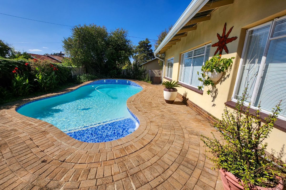 Spacious and Spotless 3 Bedroom Home with Sparkling Pool and Lapa – Move-In Ready for Effortless Living. - Photo 4