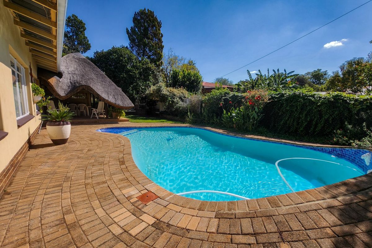 Spacious and Spotless 3 Bedroom Home with Sparkling Pool and Lapa – Move-In Ready for Effortless Living. - Photo 5