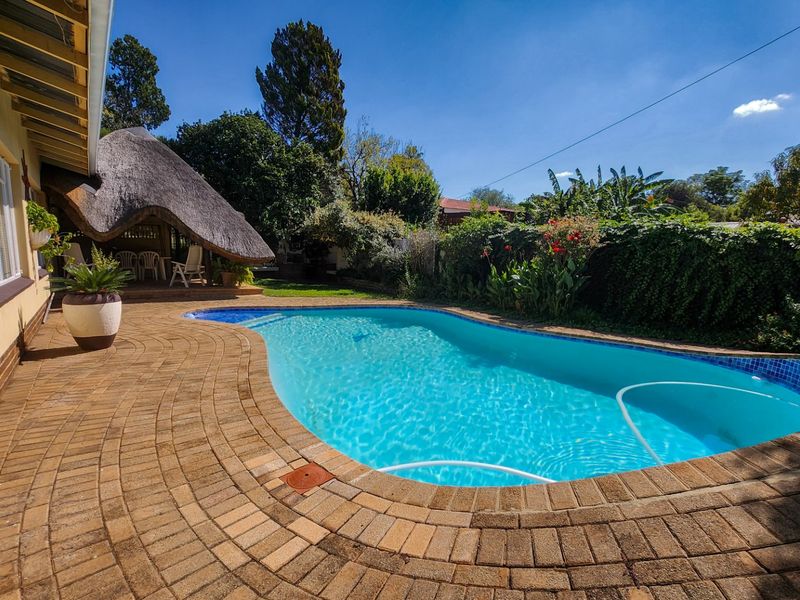 Spacious and Spotless 3 Bedroom Home with Sparkling Pool and Lapa – Move-In Ready for Effortless Living. - Photo 5