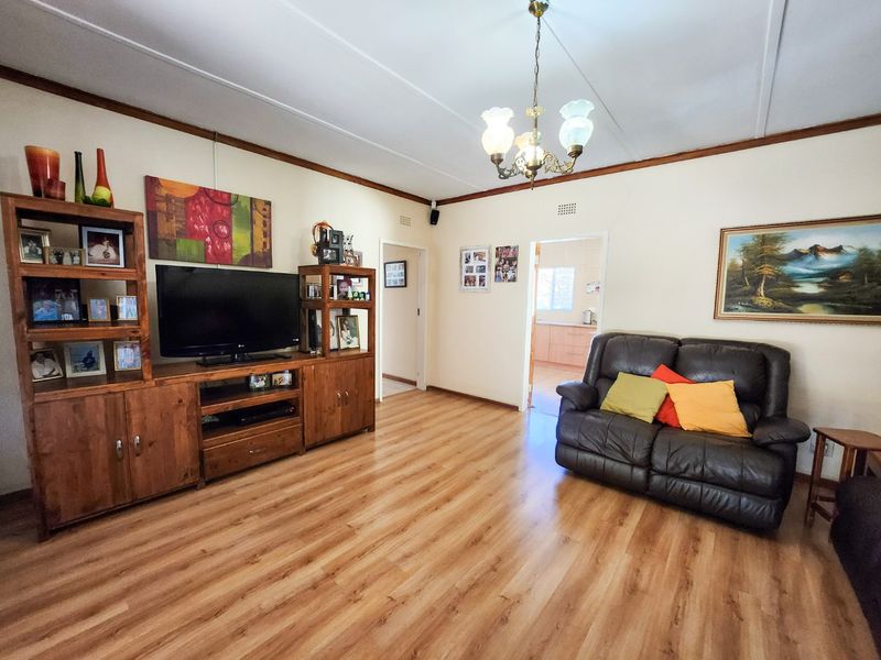 Spacious and Spotless 3 Bedroom Home with Sparkling Pool and Lapa – Move-In Ready for Effortless Living. - Photo 9