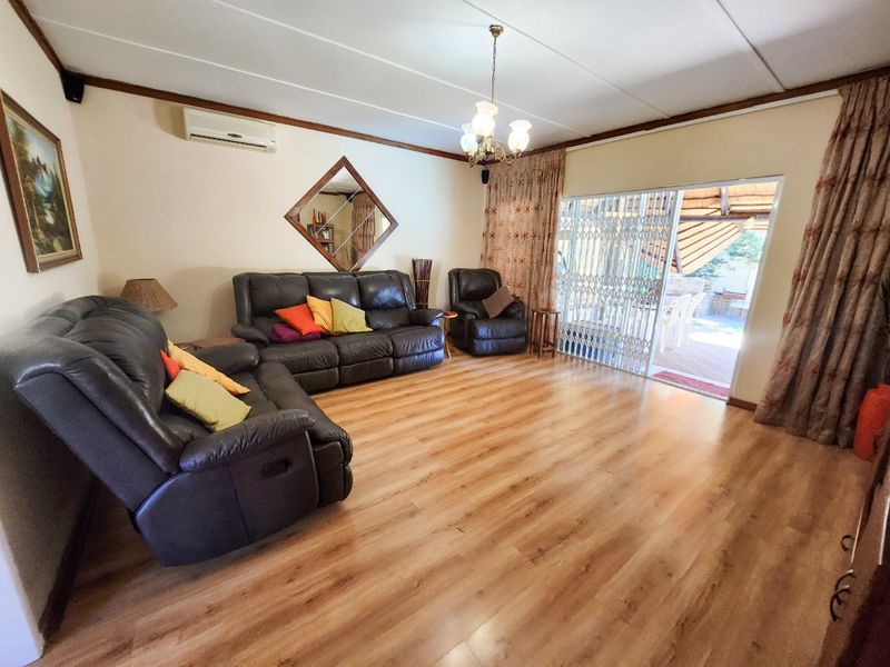 Spacious and Spotless 3 Bedroom Home with Sparkling Pool and Lapa – Move-In Ready for Effortless Living. - Photo 8