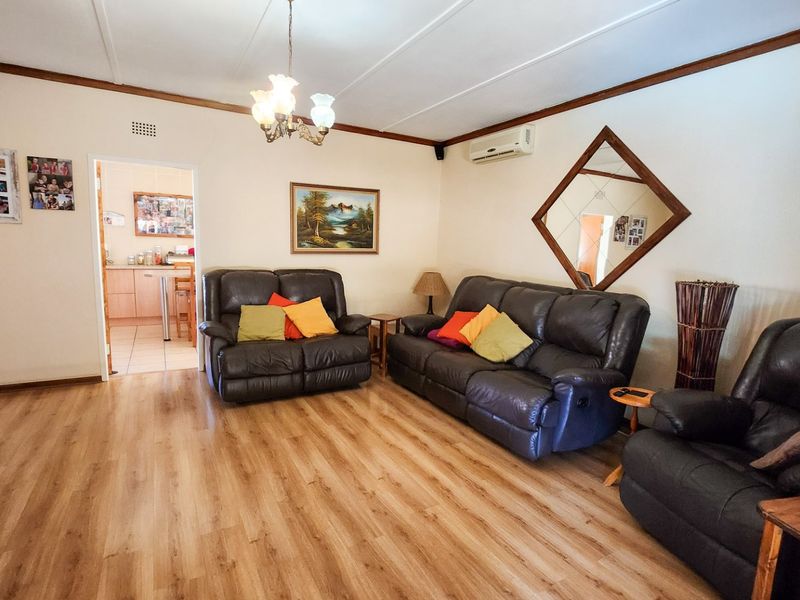 Spacious and Spotless 3 Bedroom Home with Sparkling Pool and Lapa – Move-In Ready for Effortless Living. - Photo 7