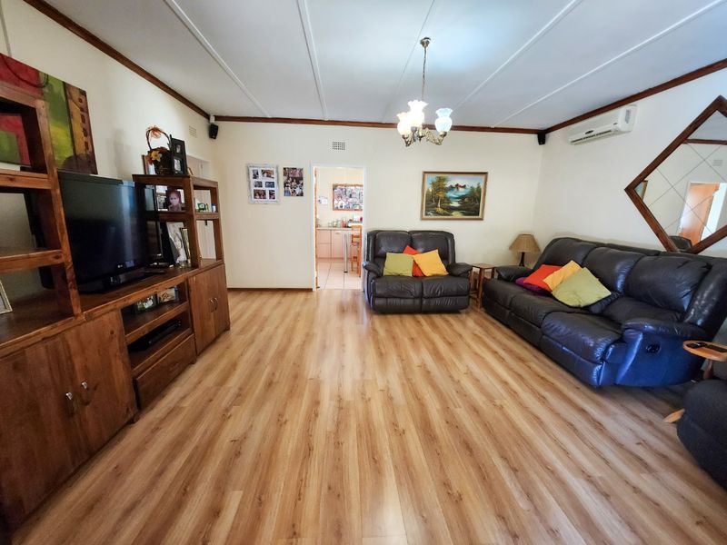 Spacious and Spotless 3 Bedroom Home with Sparkling Pool and Lapa – Move-In Ready for Effortless Living. - Photo 6