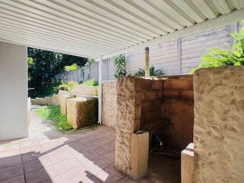 Neat And Well-Located Home Close To The Beach - Photo 8