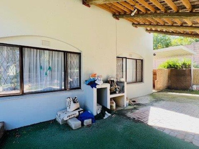 Neat And Well-Located Home Close To The Beach - Photo 7