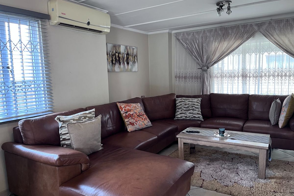 Modern 3-Bedroom Townhouse for Sale in Riverspray Lifestyle Estate - Photo 4