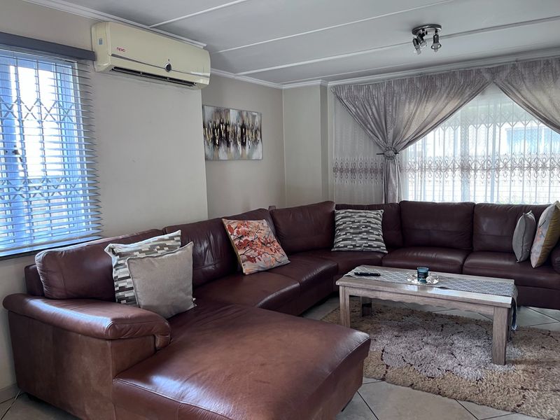 Modern 3-Bedroom Townhouse for Sale in Riverspray Lifestyle Estate - Photo 4