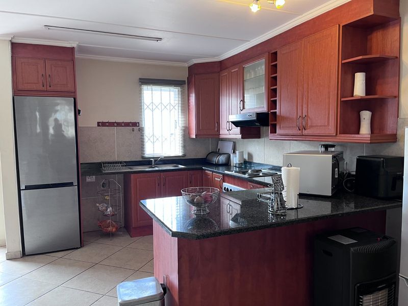 Modern 3-Bedroom Townhouse for Sale in Riverspray Lifestyle Estate - Photo 3