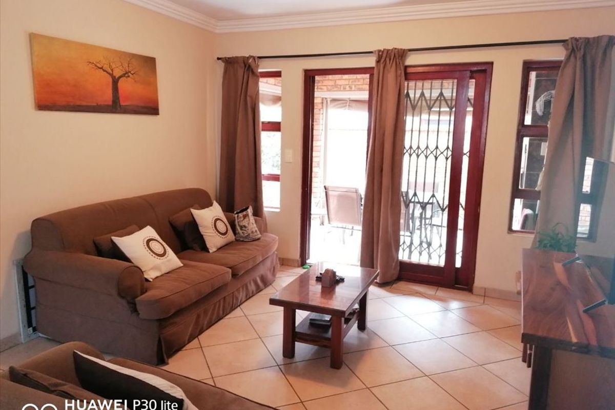 Spacious Family Home with Modern Amenities - Photo 2