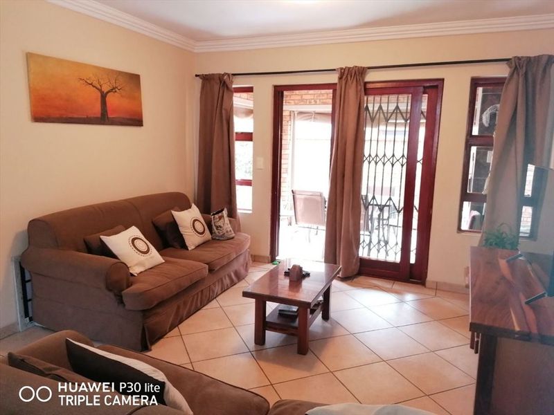 Spacious Family Home with Modern Amenities - Photo 2