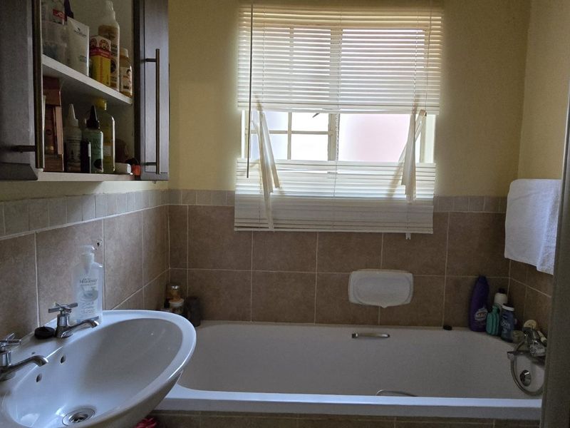 Modern 2-Bedroom Apartment with Full Amenities  - Photo 9