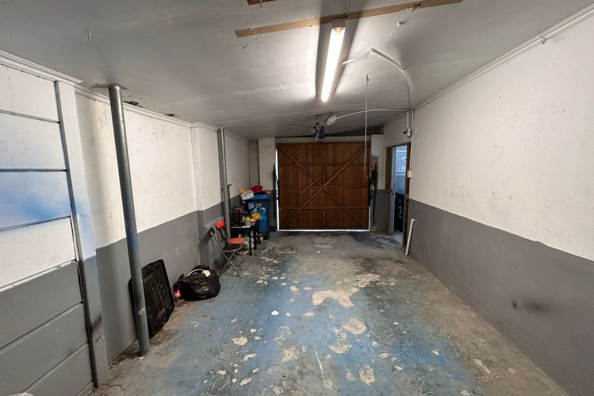Originally a two bedroom house converted into a spacious one bedroom enclose property - Photo 3