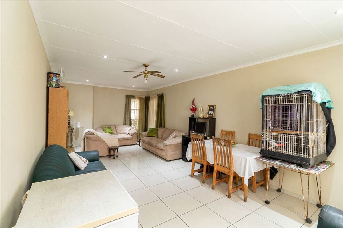 Comfortable Family Home with Practical Layout - Photo 2