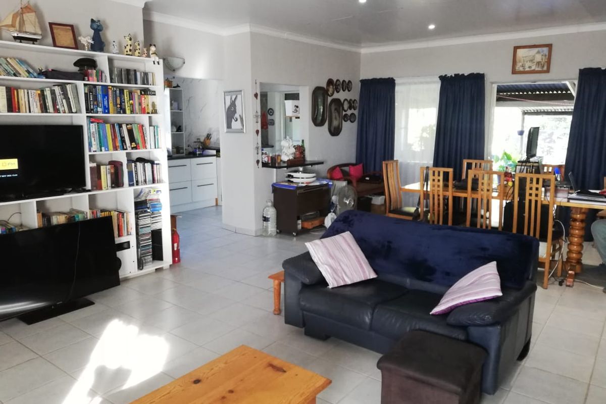 Live & earn! 3-Bedroom Home with 2 Flats by Vaal Dam - Photo 3