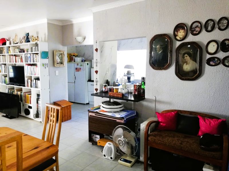 Live & earn! 3-Bedroom Home with 2 Flats by Vaal Dam - Photo 6