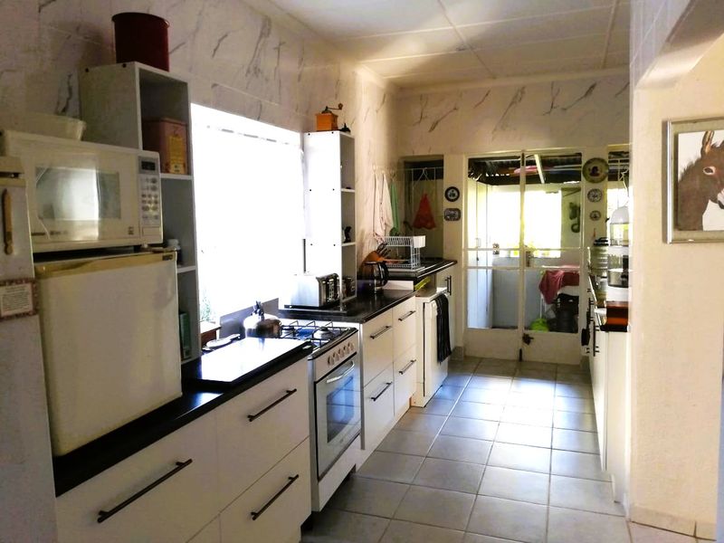 Live & earn! 3-Bedroom Home with 2 Flats by Vaal Dam - Photo 10