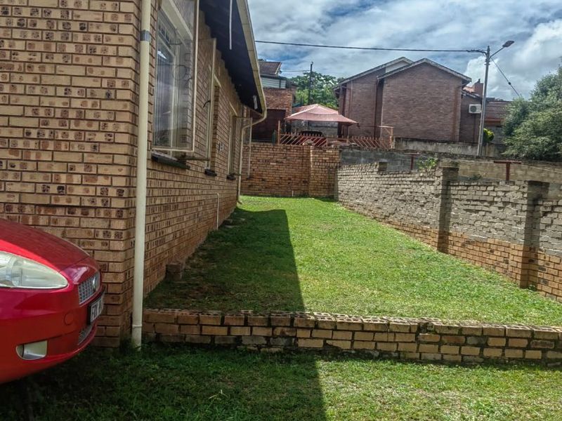 Spacious, Solid 3 bedroom house Kamagugu  - Photo 2