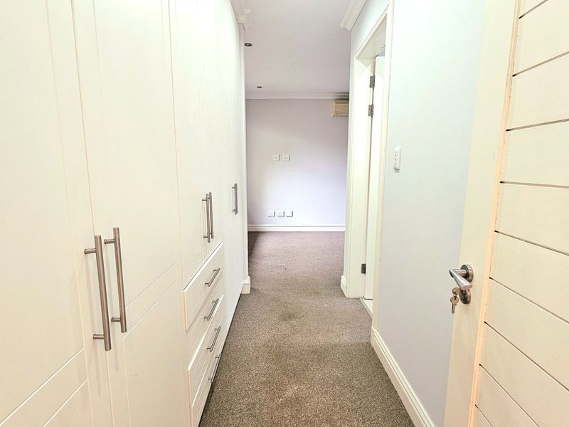 Beachfront property with all the bells and whistles - Photo 4