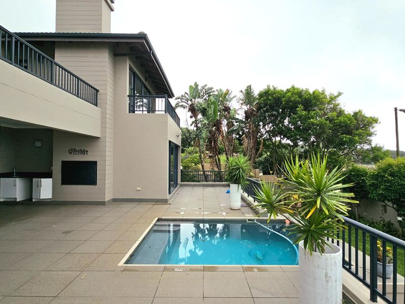 Beachfront property with all the bells and whistles - Photo 2