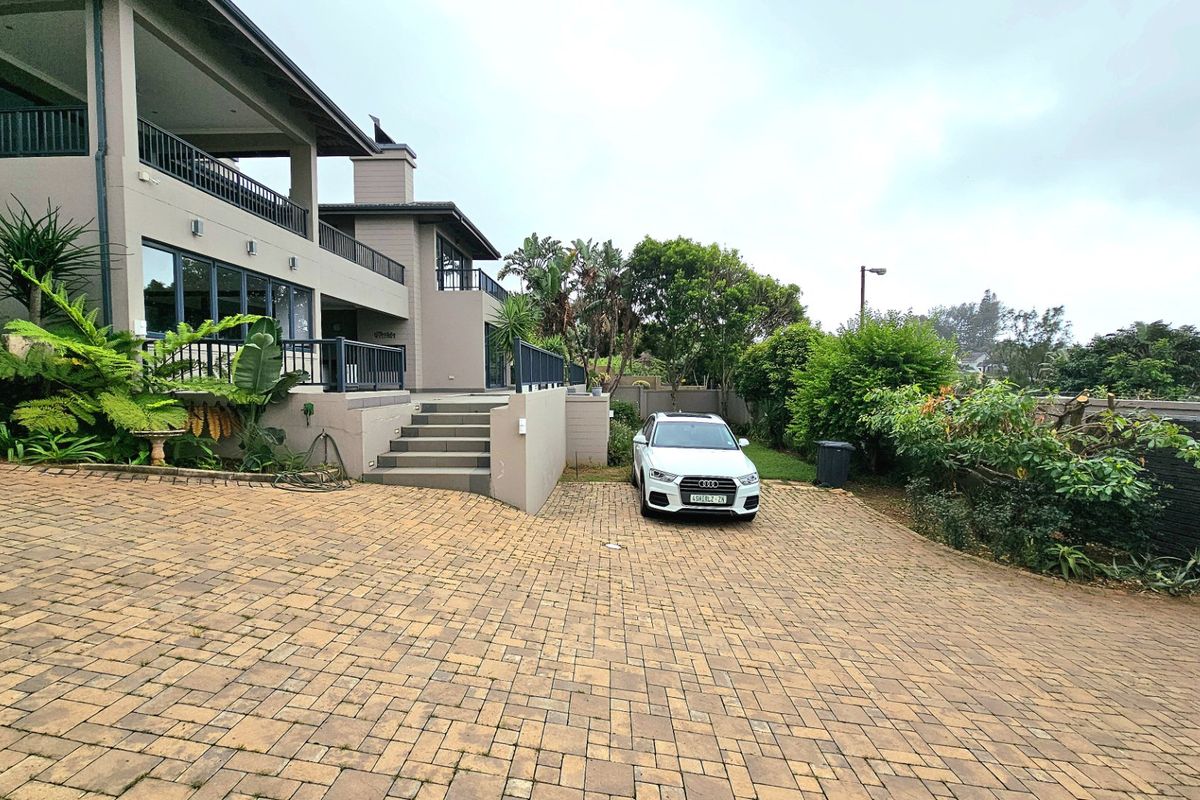 Beachfront property with all the bells and whistles - Photo 3