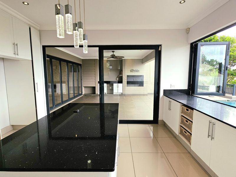 Beachfront property with all the bells and whistles - Photo 10