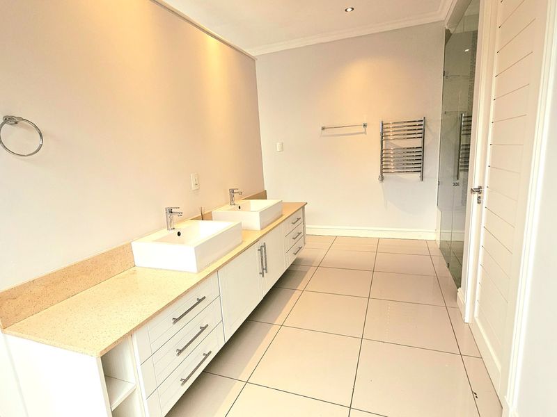 Beachfront property with all the bells and whistles - Photo 8