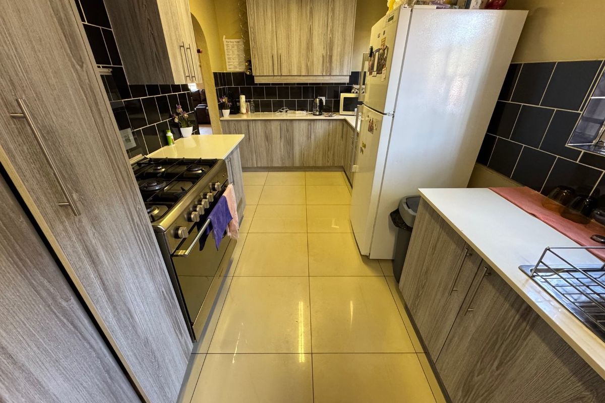 Spacious Family Home with Modern Comforts - Photo 3