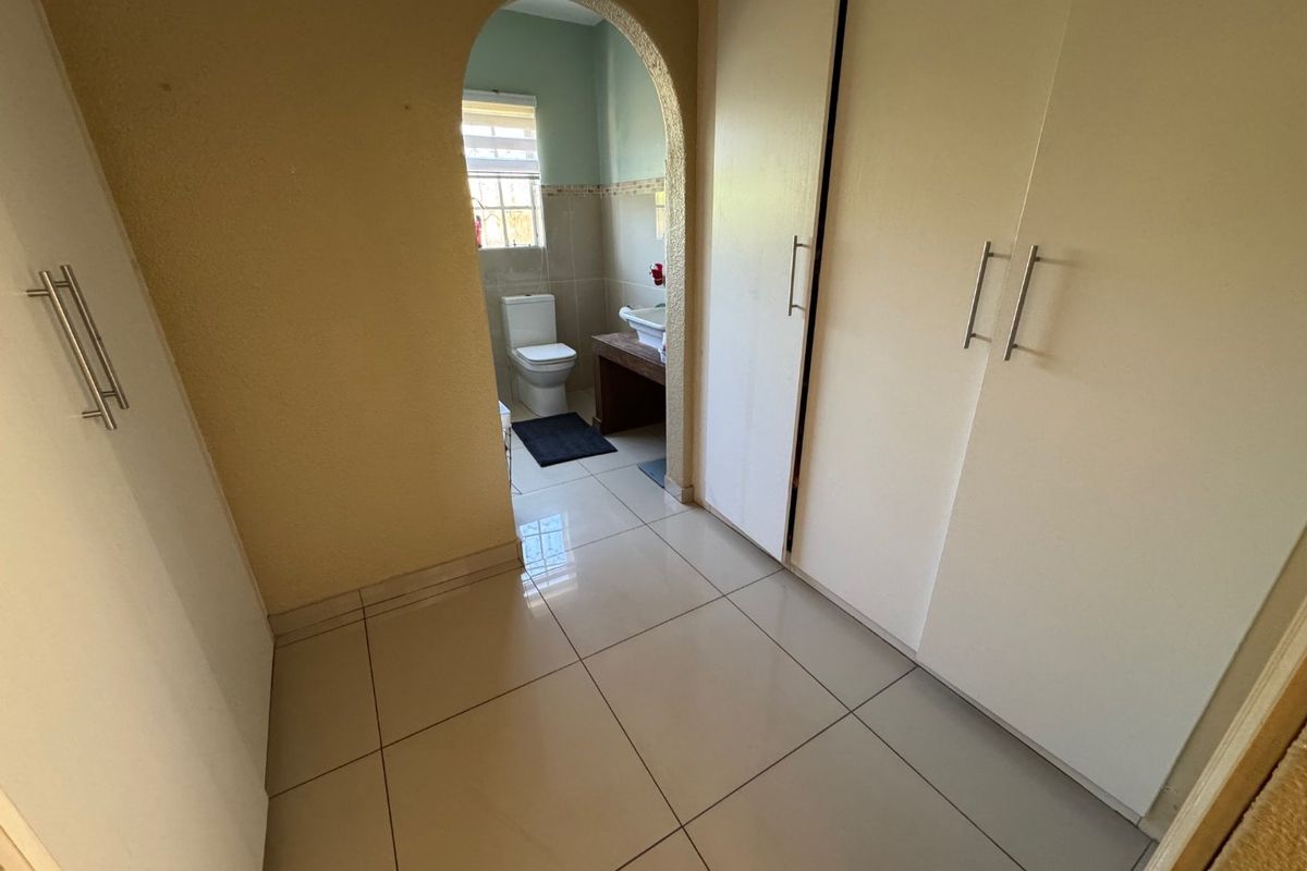 Spacious Family Home with Modern Comforts - Photo 5