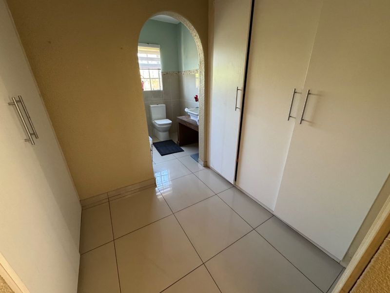 Spacious Family Home with Modern Comforts - Photo 5