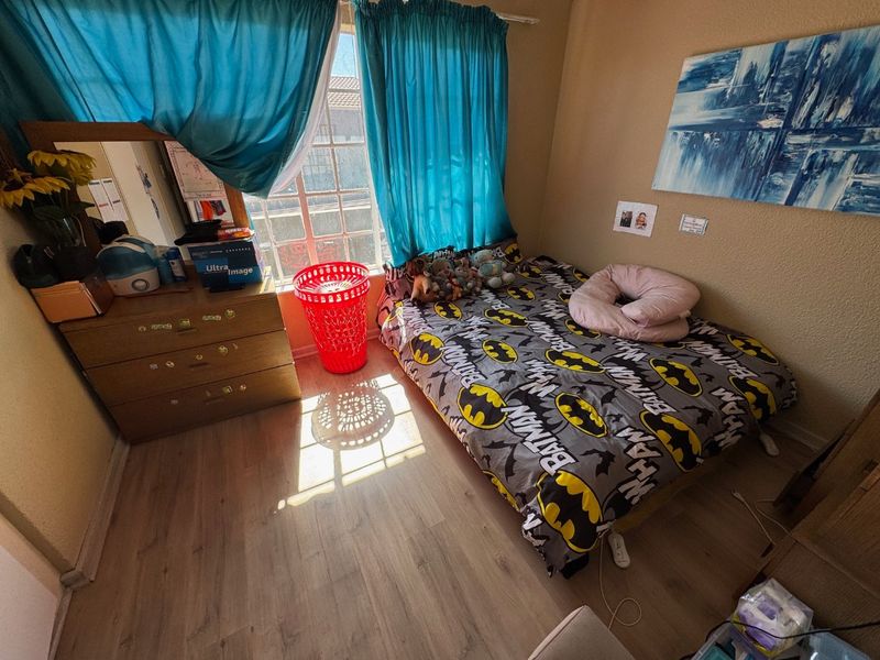 Spacious Family Home with Modern Comforts - Photo 7