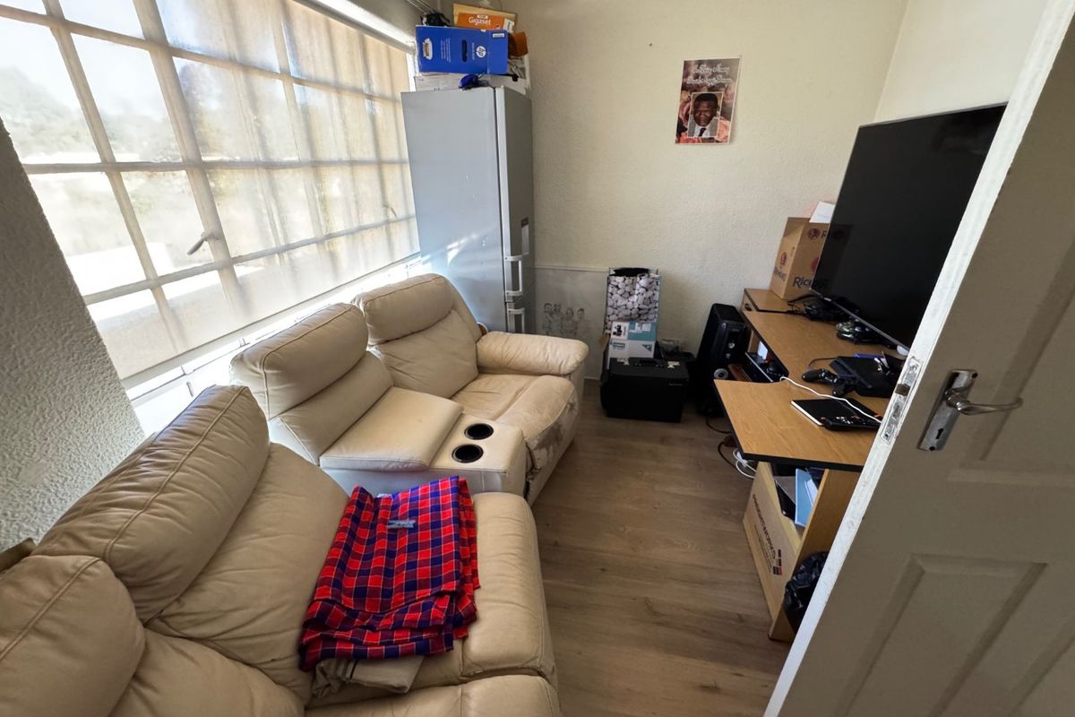 Spacious Family Home with Modern Comforts - Photo 2