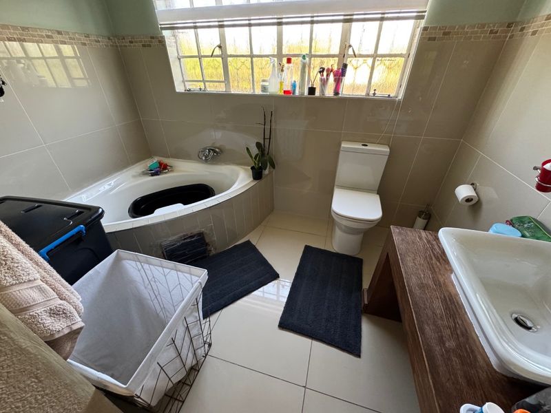 Spacious Family Home with Modern Comforts - Photo 4