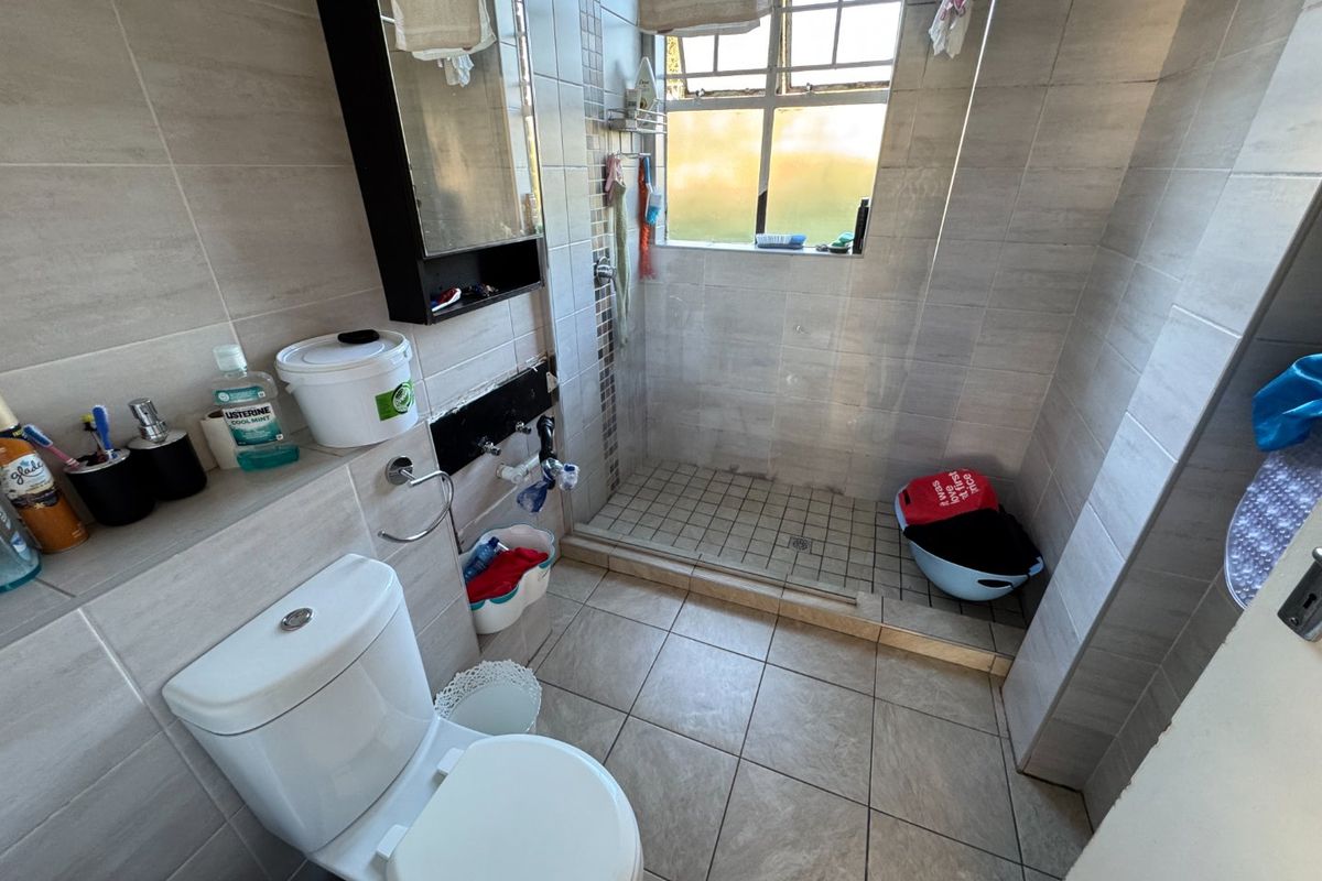 Charming Starter Home with Great Potential - Photo 5