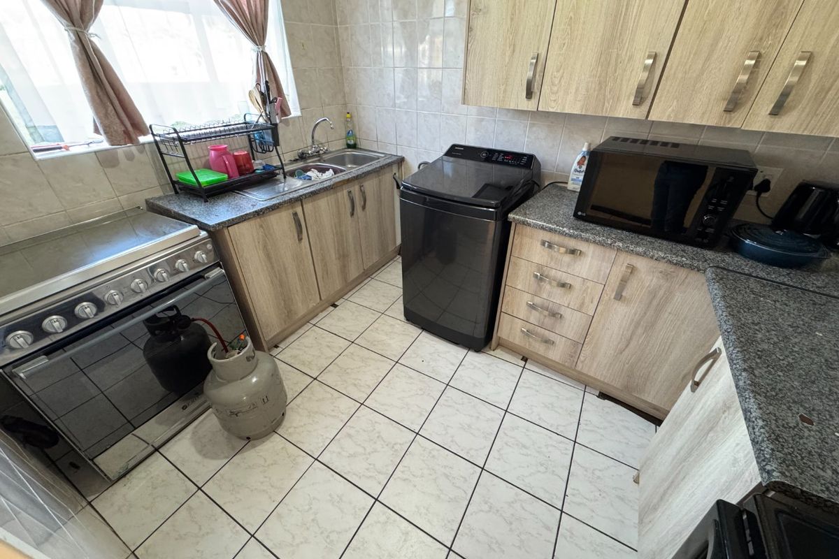 Charming Starter Home with Great Potential - Photo 2