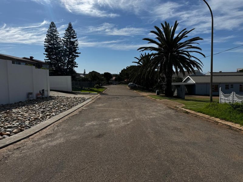 Quick wall to the beach and seaviews - Photo 3