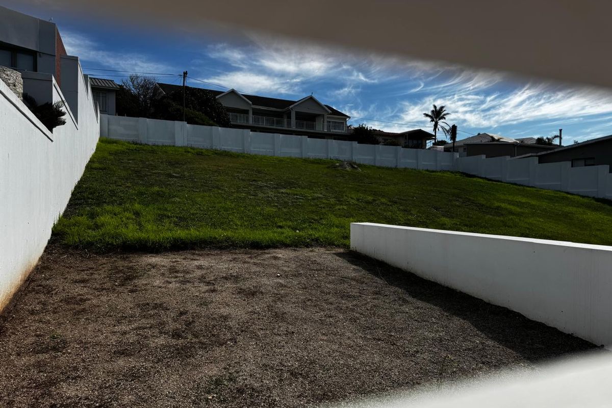 Quick wall to the beach and seaviews - Photo 2