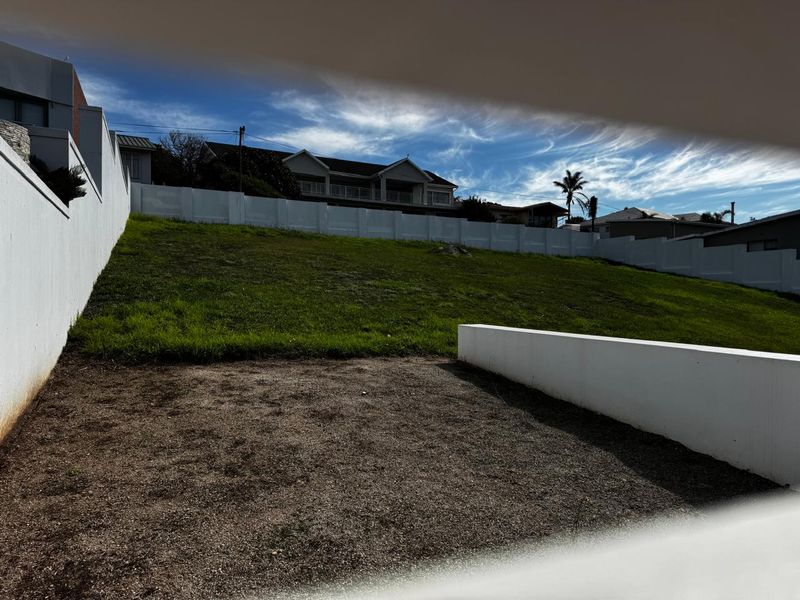 Quick wall to the beach and seaviews - Photo 2