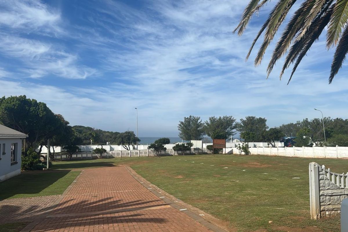 Quick wall to the beach and seaviews - Photo 5