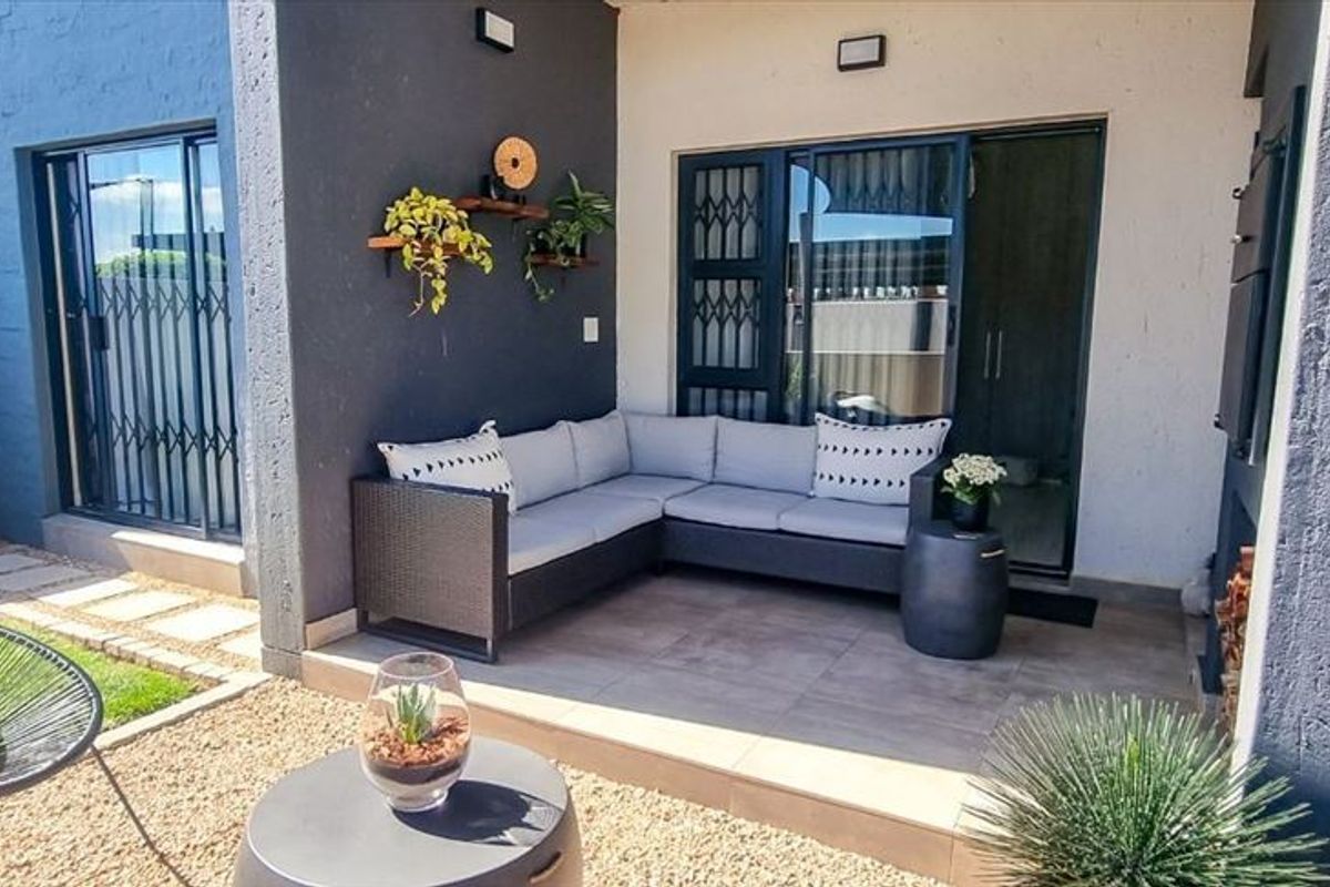 Charming Family Home with Abundant Space and Comfort - Photo 3