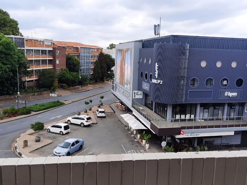 Large renovated 1 bed apartment in the heart of Illovo - Photo 5