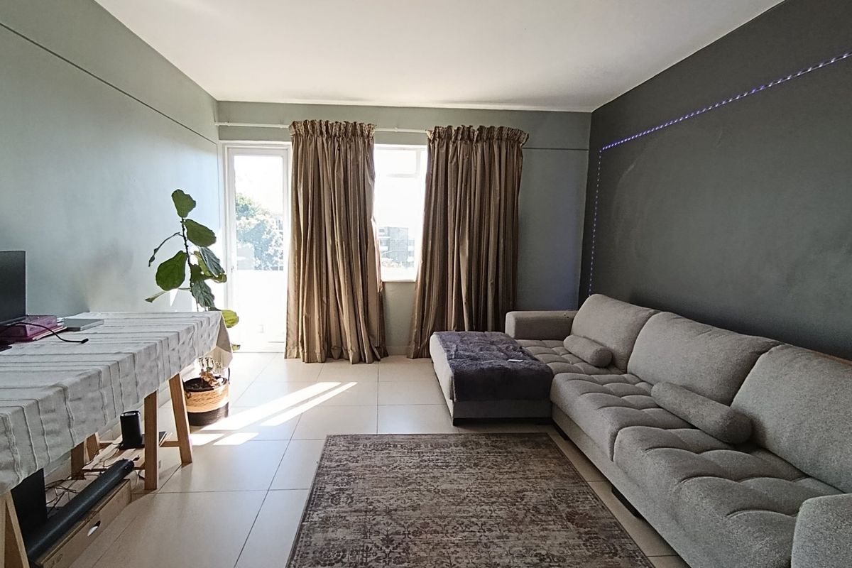 Large renovated 1 bed apartment in the heart of Illovo - Photo 3