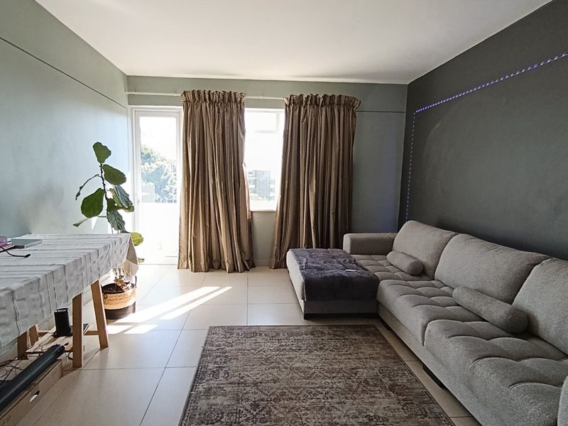 Large renovated 1 bed apartment in the heart of Illovo - Photo 3