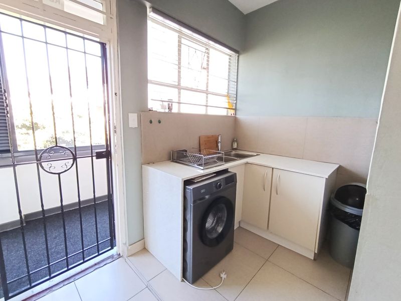 Large renovated 1 bed apartment in the heart of Illovo - Photo 9