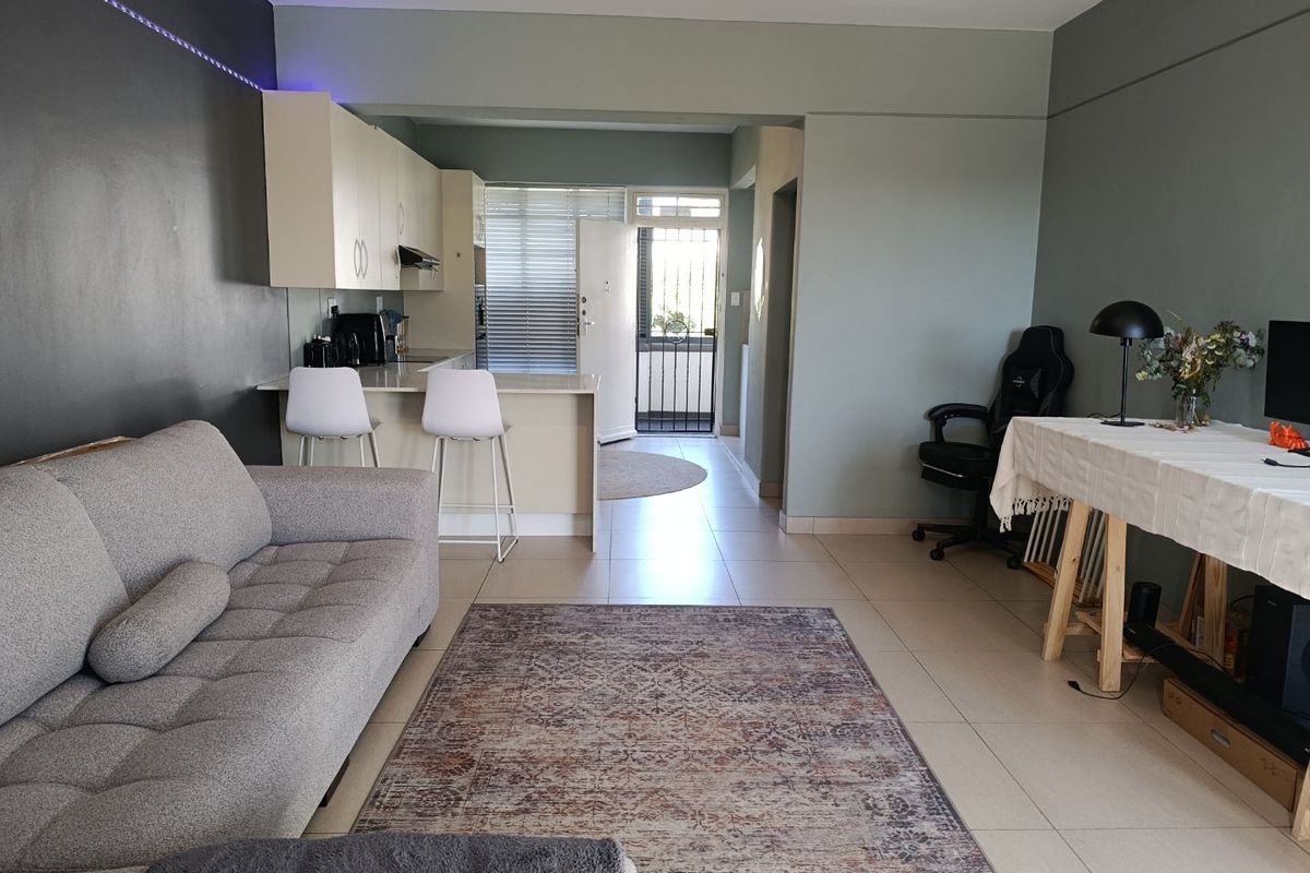 Large renovated 1 bed apartment in the heart of Illovo - Photo 2