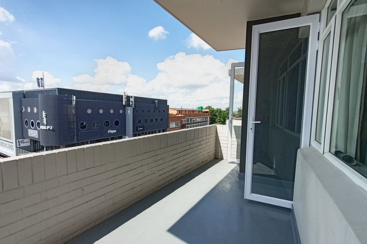 Large renovated 1 bed apartment in the heart of Illovo - Photo 4