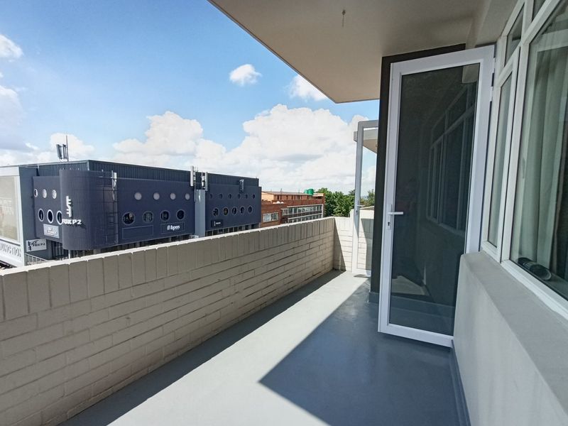 Large renovated 1 bed apartment in the heart of Illovo - Photo 4